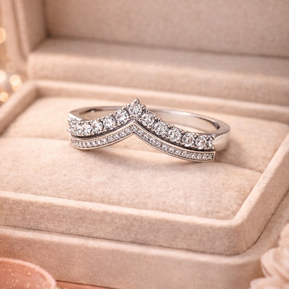 Size 7 Elegant Silver Women's Ring NEW
